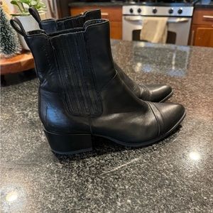 Vagabond Black Leather Boots size 7.5 / 38